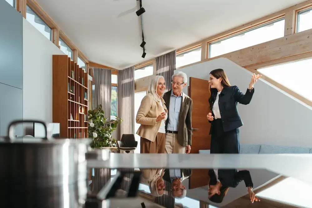 Visita di una casa durante l'open house 